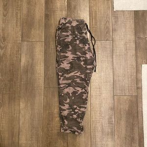 Know one cares camo joggers